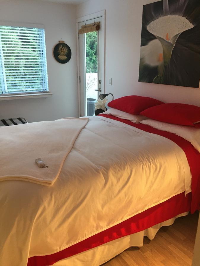 A Room At The Camelia Bed And Breakfast Tsawwassen Exteriör bild